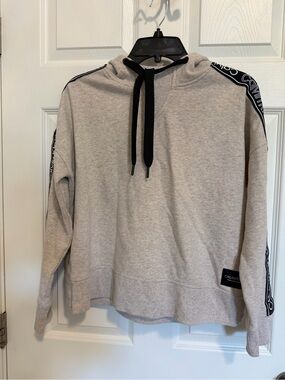Calvin Klein Light Cream Sweatshirt with Black Logo Patch